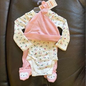 Carter’s Preemie Girl’s outfit 🌷